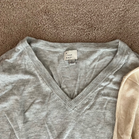 A New Day Sweater Bundle Size Small - Picture 2 of 4